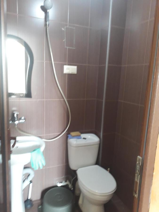 George Dom Hotel Batoemi Buitenkant foto