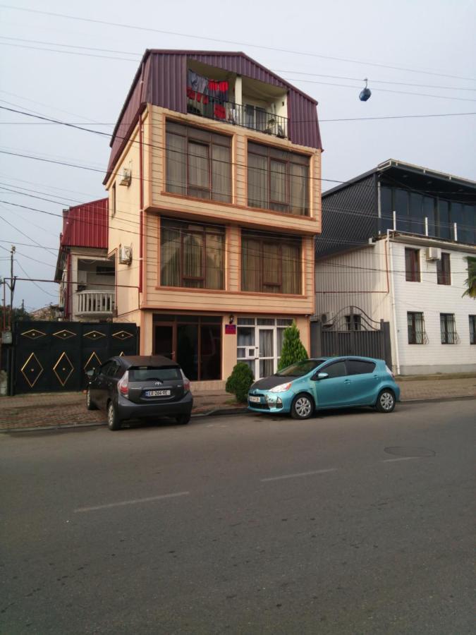 George Dom Hotel Batoemi Buitenkant foto