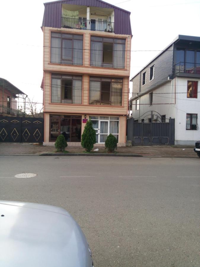 George Dom Hotel Batoemi Buitenkant foto