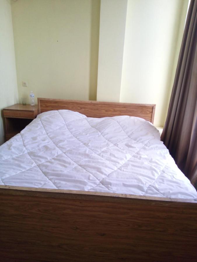 George Dom Hotel Batoemi Buitenkant foto