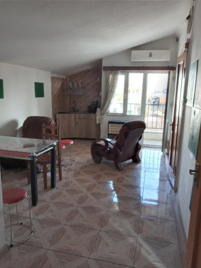 George Dom Hotel Batoemi Buitenkant foto