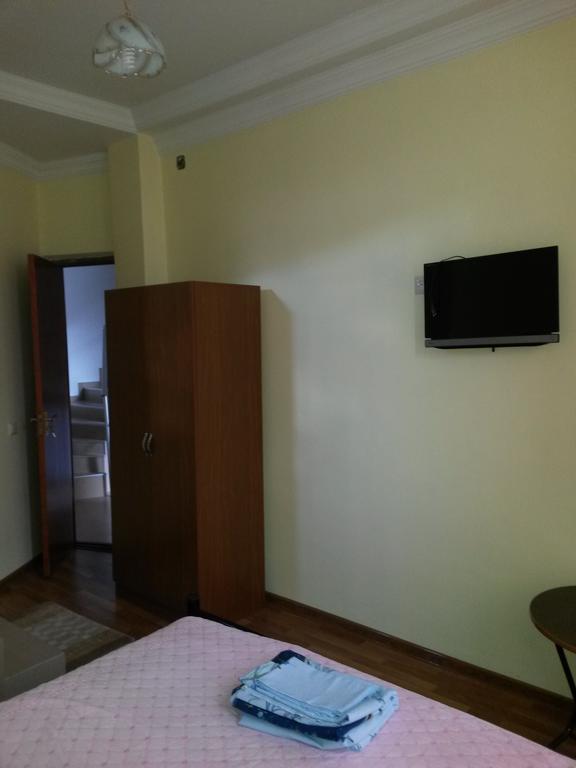 George Dom Hotel Batoemi Buitenkant foto