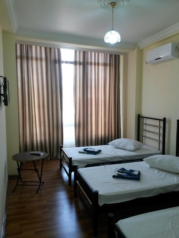 George Dom Hotel Batoemi Kamer foto