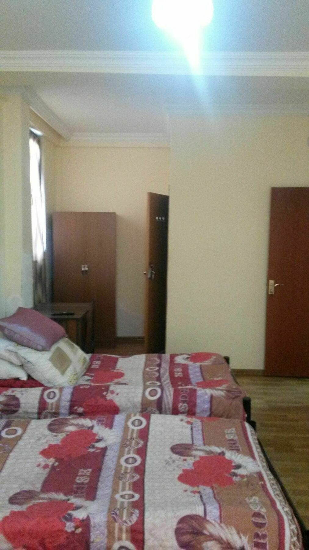 George Dom Hotel Batoemi Buitenkant foto